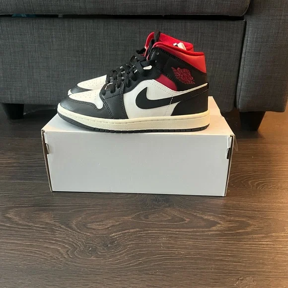 Women’s Nike Air Jordan 1 Mid Black and Red Sneakers BQ6472-061 (Red Panda) - Picture 2 of 13